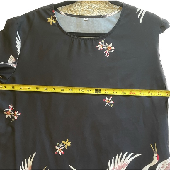 Size women’s medium flowy, versatile crane dress. - Picture 5 of 8